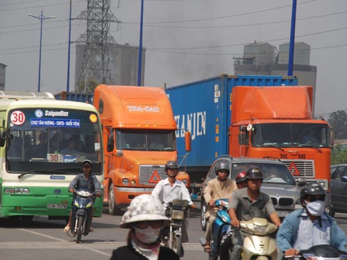 Thu phí đường bộ qua xăng dầu sẽ có tác động rất lớn đến các phương tiện giao thông.